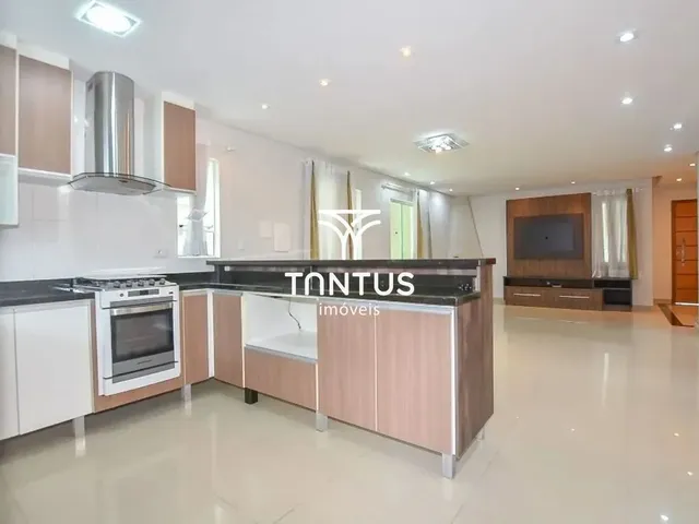 Sobrado com 217m² 3 quartos e 3 banheiros, para alugar, no bairro Uberaba em Curitiba