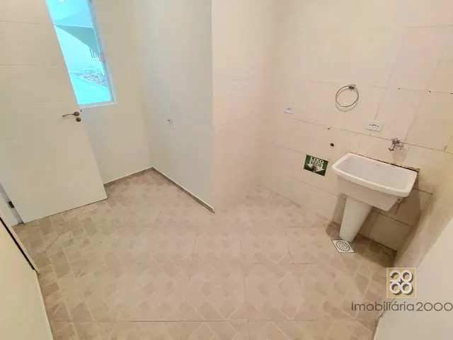Sobrado 3 quartos e 5 banheiros, para alugar, no bairro Bom Retiro em Curitiba
