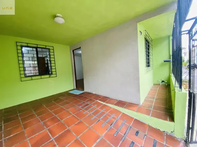 Casa 3 quartos e 1 banheiro, à venda, no bairro Sítio Cercado em Curitiba
