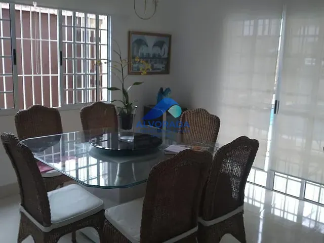 Sobrado com 419m² 5 quartos e 3 banheiros, à venda, no bairro Indaiá em Caraguatatuba