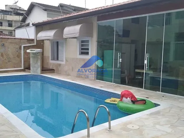 Sobrado com 419m² 5 quartos e 3 banheiros, à venda, no bairro Indaiá em Caraguatatuba