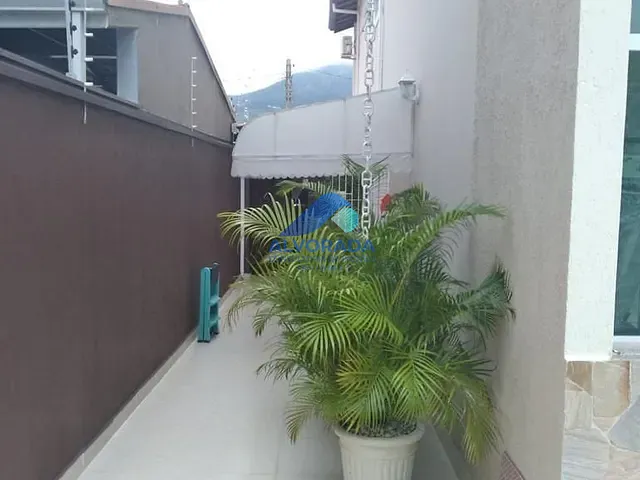 Sobrado com 419m² 5 quartos e 3 banheiros, à venda, no bairro Indaiá em Caraguatatuba