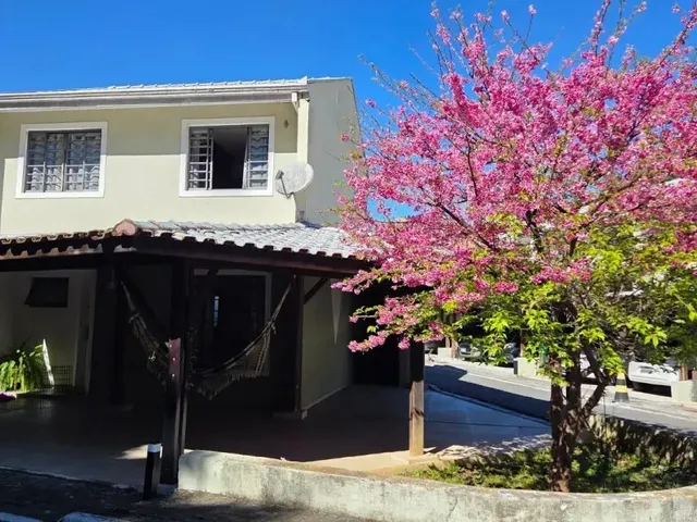 Sobrado com 126m² 3 quartos e 3 banheiros, à venda, no bairro Santa Quitéria em Curitiba