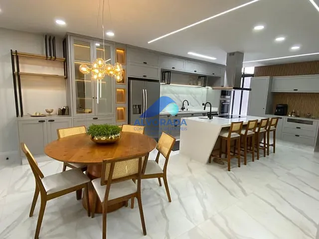 Sobrado com 243m² 3 quartos e 3 banheiros, à venda, no bairro Jardim Oriente em São José dos Campos