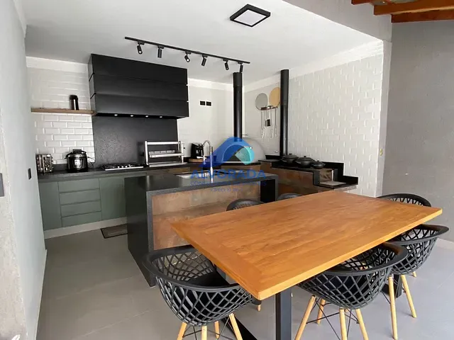 Sobrado com 243m² 3 quartos e 3 banheiros, à venda, no bairro Jardim Oriente em São José dos Campos