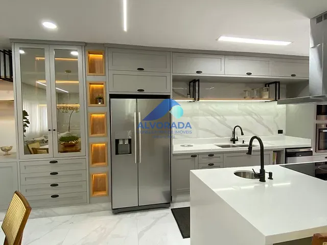 Sobrado com 243m² 3 quartos e 3 banheiros, à venda, no bairro Jardim Oriente em São José dos Campos
