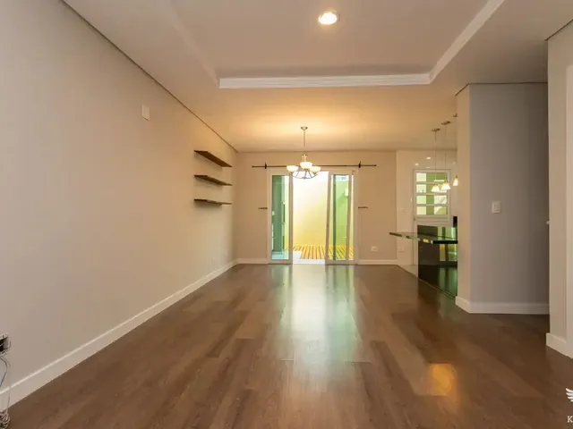 Casa com 139m² 4 quartos e 5 banheiros, para alugar, no bairro Campo Comprido em Curitiba
