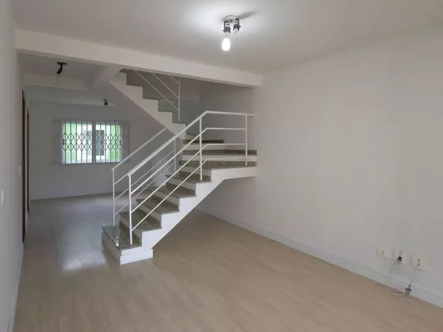 Casa com 120m² 3 quartos e 3 banheiros, para alugar, no bairro Santa Felicidade em Curitiba