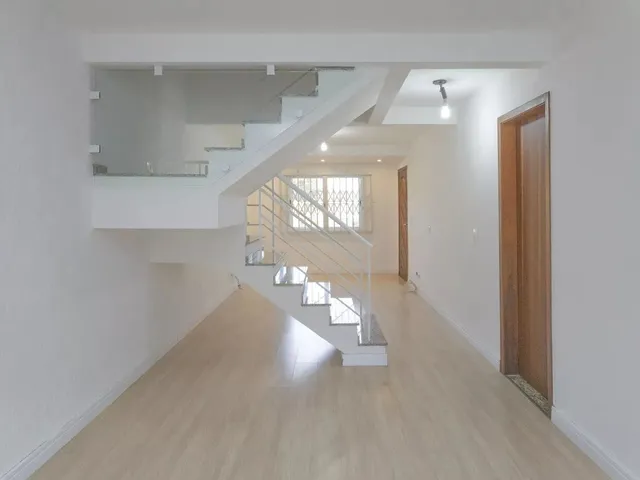 Casa com 120m² 3 quartos e 3 banheiros, para alugar, no bairro Santa Felicidade em Curitiba