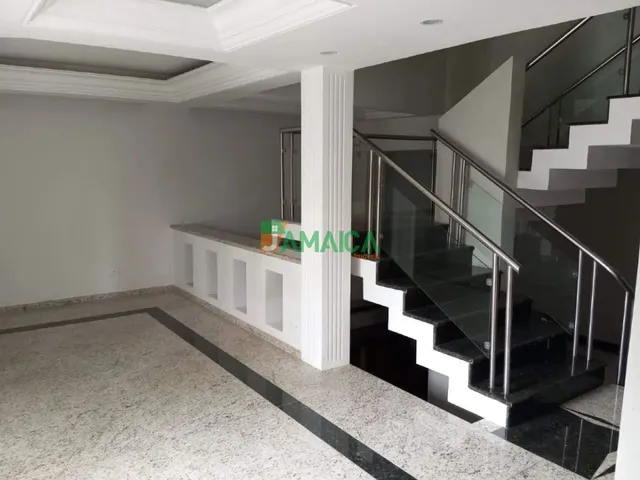 Sobrado com 100m² 4 quartos e 6 banheiros, à venda, no bairro GUABIROTUBA em Curitiba