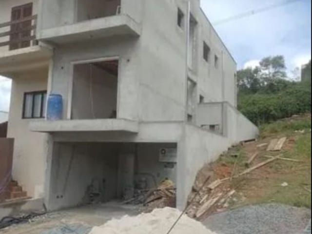 Sobrado com 144m² 3 quartos e 3 banheiros, à venda, no bairro Sítio Boa Vista em Cotia