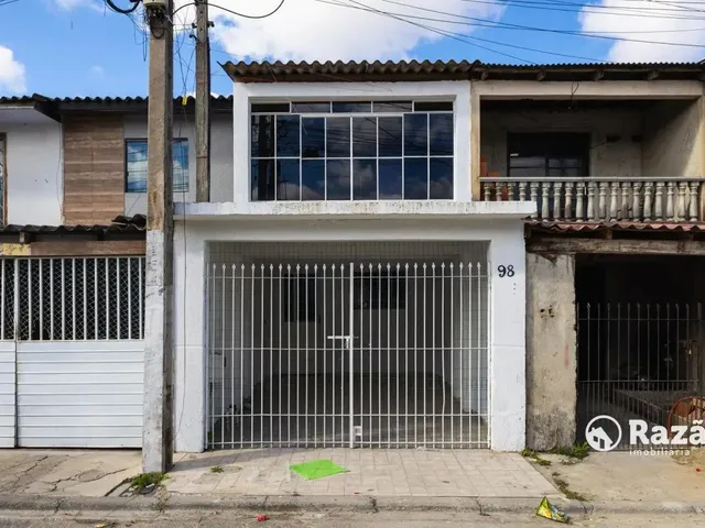 Sobrado 3 quartos e 2 banheiros, para alugar, no bairro Cajuru em Curitiba