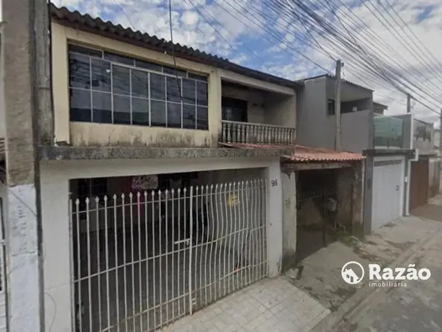 Sobrado 3 quartos e 2 banheiros, para alugar, no bairro Cajuru em Curitiba