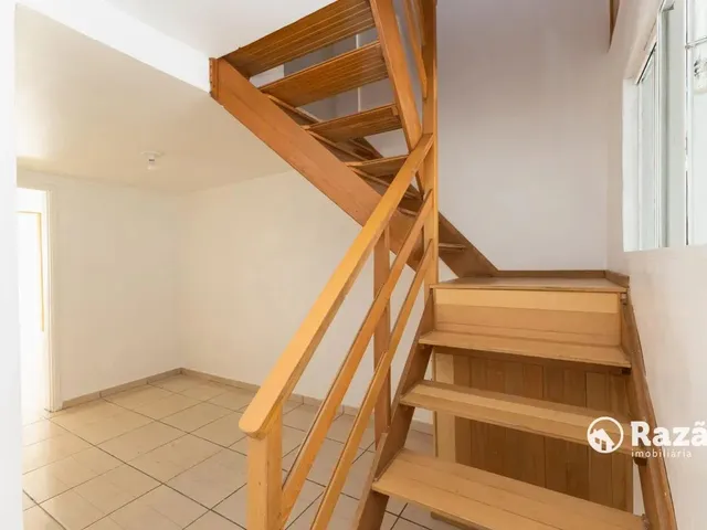 Sobrado 3 quartos e 2 banheiros, para alugar, no bairro Cajuru em Curitiba