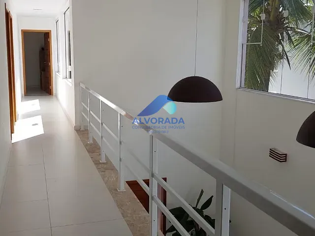 Sobrado com 630m² 4 quartos e 5 banheiros, à venda ou para alugar, no bairro Praia do Sapê em Ubatuba