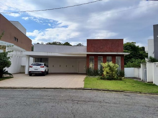Sobrado com 705m² 4 quartos e 4 banheiros, à venda, no bairro Jardim Caiapia em Cotia