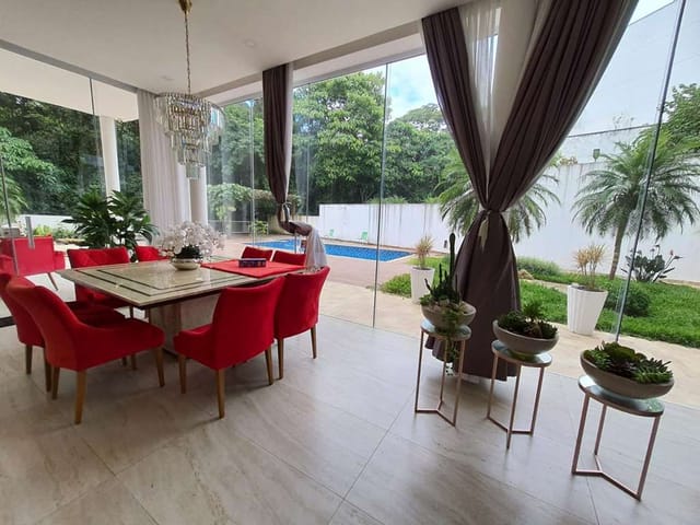 Sobrado com 705m² 4 quartos e 4 banheiros, à venda, no bairro Jardim Caiapia em Cotia