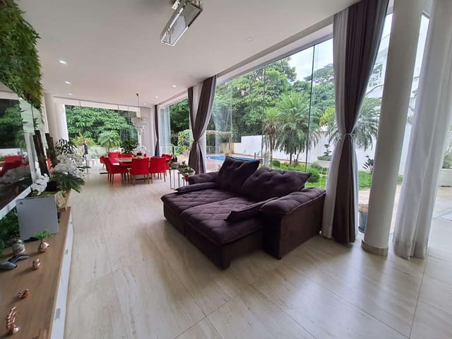 Sobrado com 705m² 4 quartos e 4 banheiros, à venda, no bairro Jardim Caiapia em Cotia
