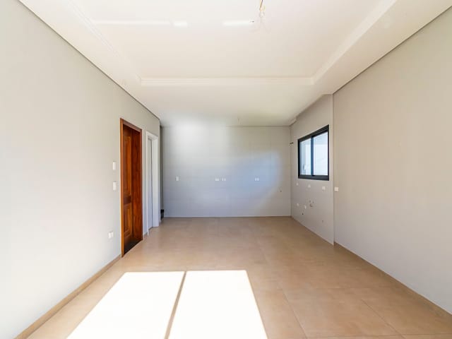 Sobrado com 139m² 3 quartos e 2 banheiros, à venda, no bairro Uberaba em Curitiba