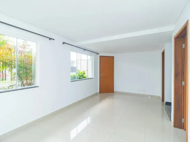 Sobrado 3 quartos e 3 banheiros, para alugar, no bairro Orleans em Curitiba
