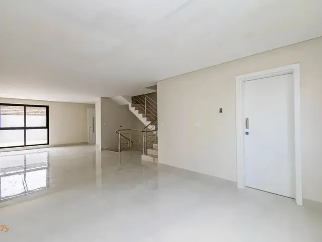 Sobrado 3 quartos e 3 banheiros, à venda, no bairro Vista Alegre em Curitiba