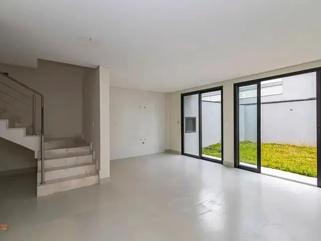 Sobrado 3 quartos e 3 banheiros, à venda, no bairro Vista Alegre em Curitiba