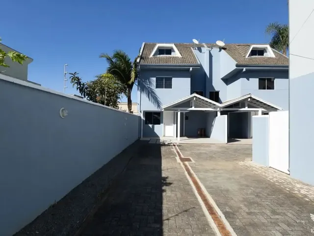 Sobrado 2 quartos e 2 banheiros, para alugar, no bairro Santa Felicidade em Curitiba