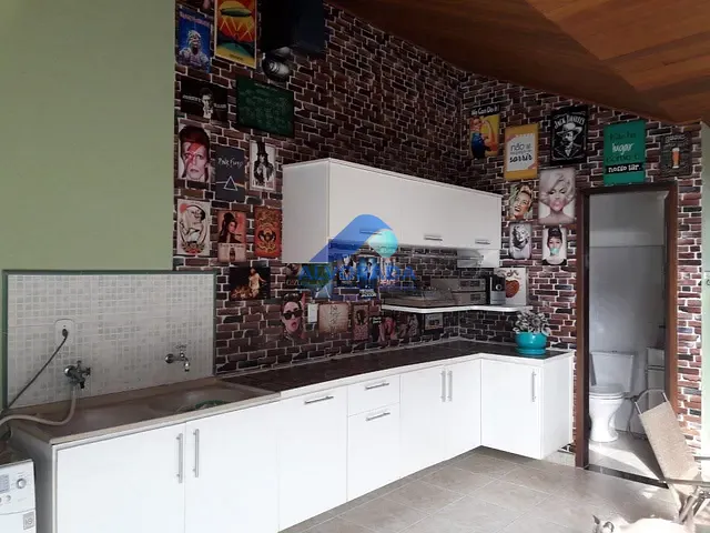 Sobrado com 160m² 3 quartos e 1 banheiro, à venda, no bairro Jardim Satélite em São José dos Campos