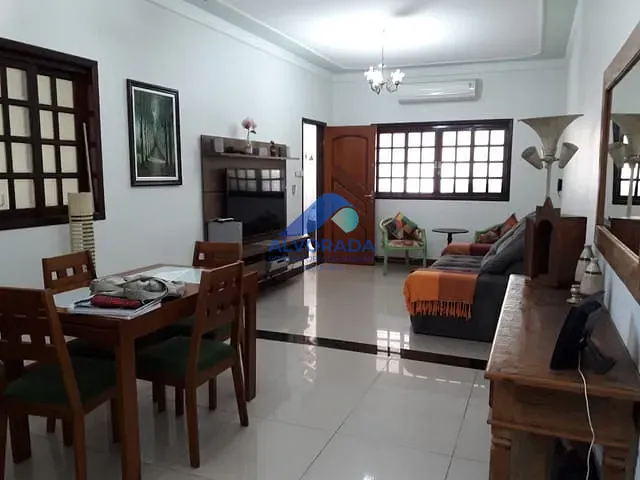 Sobrado com 160m² 3 quartos e 1 banheiro, à venda, no bairro Jardim Satélite em São José dos Campos