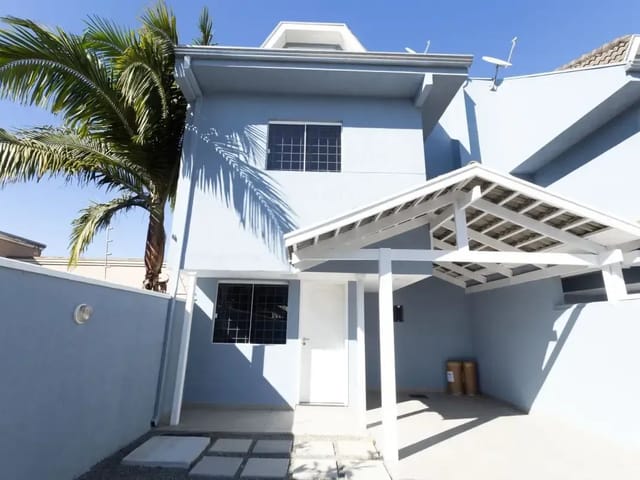 Sobrado 2 quartos e 2 banheiros, para alugar, no bairro Santa Felicidade em Curitiba