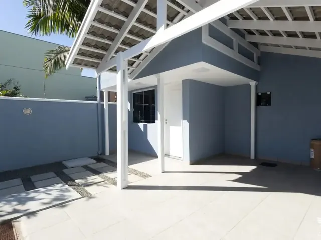 Sobrado 2 quartos e 2 banheiros, para alugar, no bairro Santa Felicidade em Curitiba