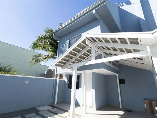 Sobrado 2 quartos e 2 banheiros, para alugar, no bairro Santa Felicidade em Curitiba