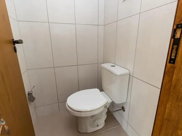 Sobrado com 100m² 3 quartos e 2 banheiros, para alugar, no bairro Barreirinha em Curitiba