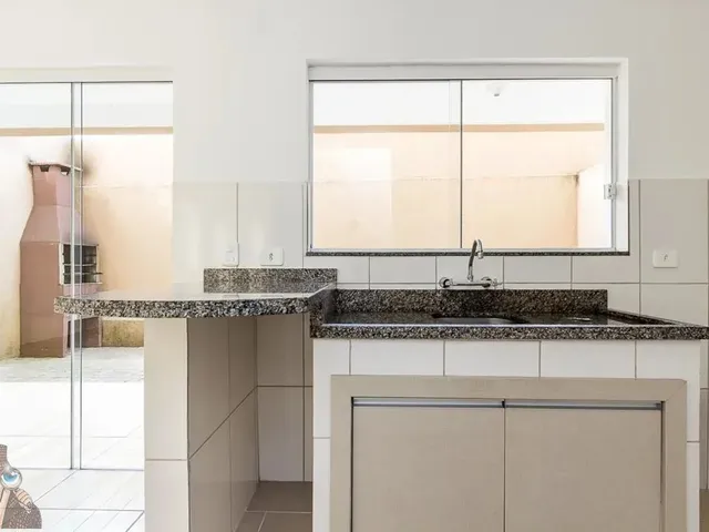 Sobrado com 100m² 3 quartos e 2 banheiros, para alugar, no bairro Barreirinha em Curitiba