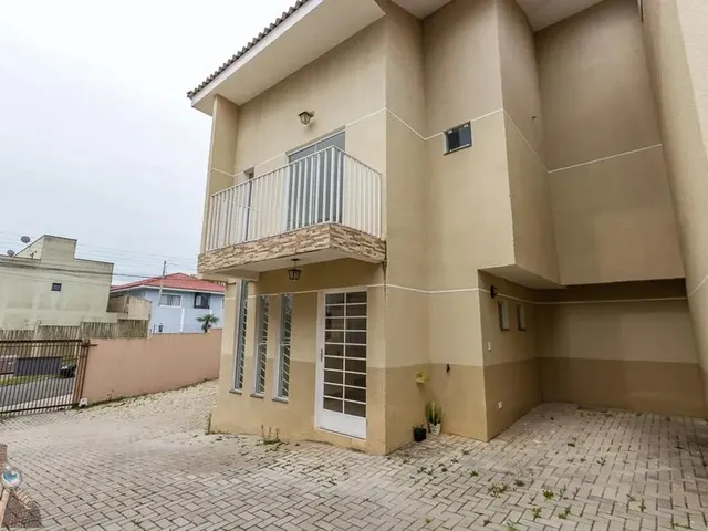 Sobrado com 100m² 3 quartos e 2 banheiros, para alugar, no bairro Barreirinha em Curitiba