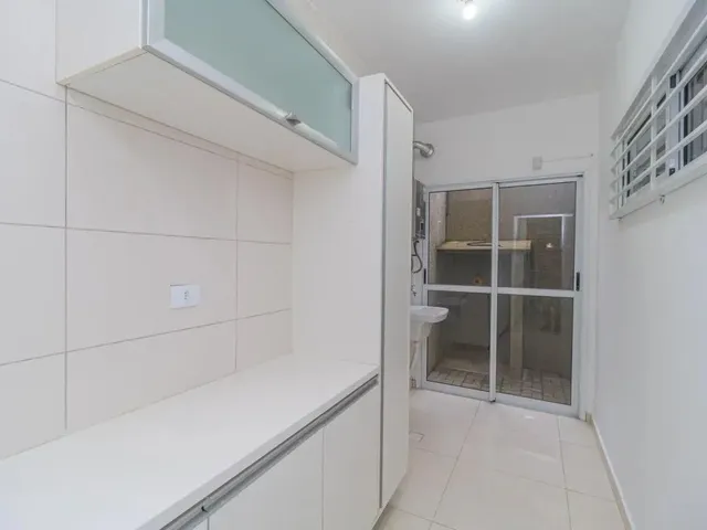 Sobrado 3 quartos e 4 banheiros, para alugar, no bairro Água Verde em Curitiba