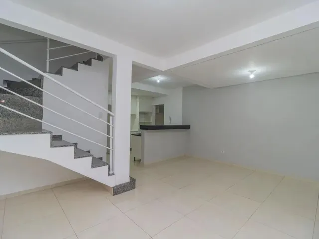 Sobrado 3 quartos e 4 banheiros, para alugar, no bairro Água Verde em Curitiba
