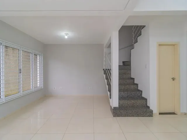 Sobrado 3 quartos e 4 banheiros, para alugar, no bairro Água Verde em Curitiba