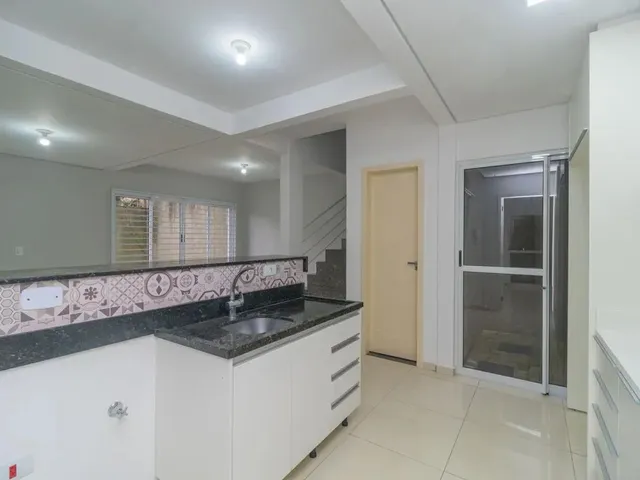 Sobrado 3 quartos e 4 banheiros, para alugar, no bairro Água Verde em Curitiba
