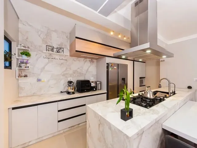 Sobrado com 148m² 3 quartos e 2 banheiros, à venda, no bairro Santa Felicidade em Curitiba