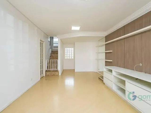 Sobrado com 80m² 3 quartos e 3 banheiros, para alugar, no bairro Portão em Curitiba