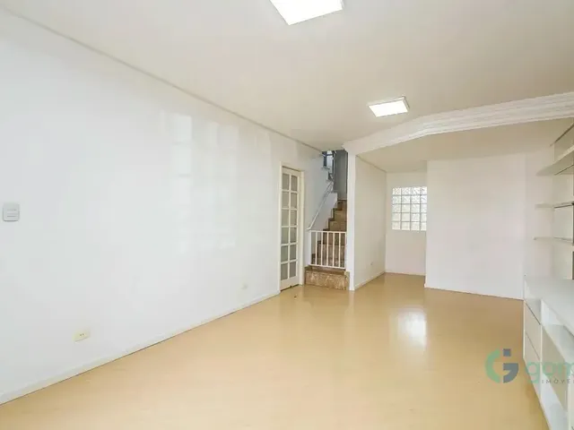 Sobrado com 80m² 3 quartos e 3 banheiros, para alugar, no bairro Portão em Curitiba