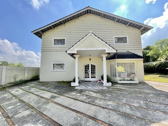 Sobrado com 1209m² 3 quartos e 2 banheiros, à venda, no bairro Granja Viana II em Cotia