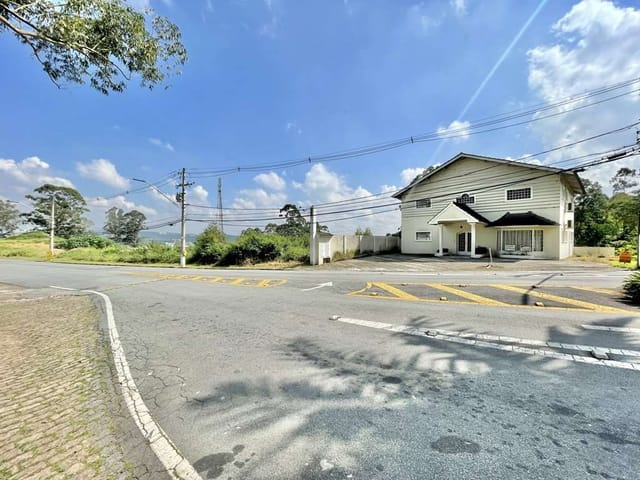Sobrado com 1209m² 3 quartos e 2 banheiros, à venda, no bairro Granja Viana II em Cotia