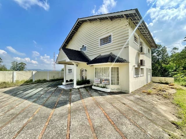 Sobrado com 1209m² 3 quartos e 2 banheiros, à venda, no bairro Granja Viana II em Cotia