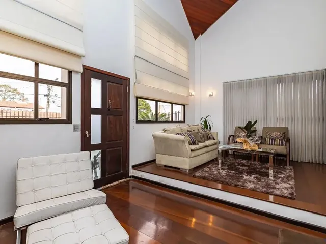 Sobrado com 660m² 3 quartos e 6 banheiros, à venda, no bairro Pilarzinho em Curitiba