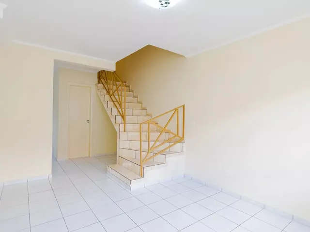 Sobrado 3 quartos e 2 banheiros, para alugar, no bairro Bairro Alto em Curitiba