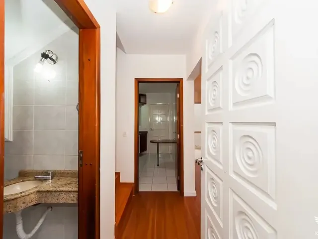 Sobrado 3 quartos e 2 banheiros, para alugar, no bairro Santa Felicidade em Curitiba