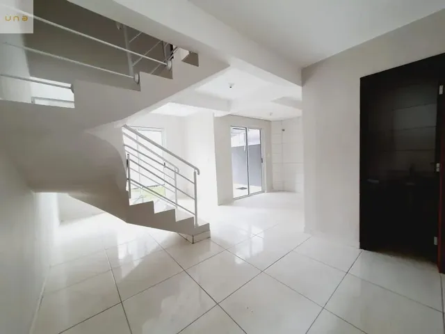 Sobrado 3 quartos e 1 banheiro, para alugar, no bairro Campo Comprido em Curitiba