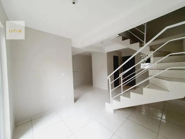 Sobrado 3 quartos e 1 banheiro, para alugar, no bairro Campo Comprido em Curitiba